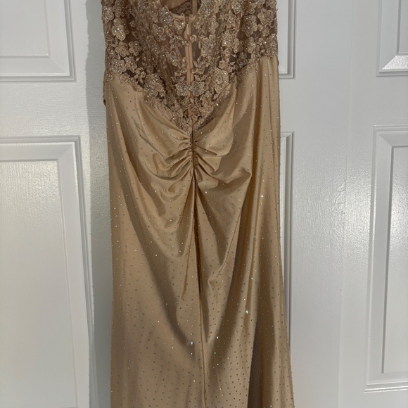 La Femme light gold dress - Picture 4 of 9